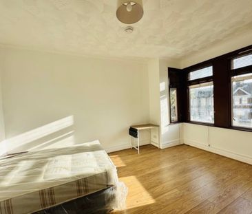Room in a Shared House, Shrewsbury Road, E7 - Photo 3