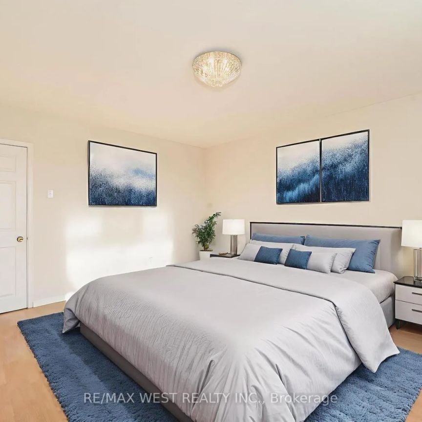 818A THE QUEENSWAY - Photo 1