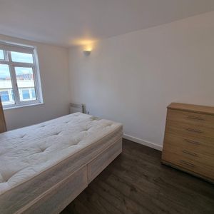 1 Bed Flat, Brent Street, NW4 - Photo 2