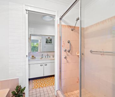 Family home in great location backing onto reserve - Photo 6