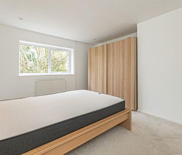 2 bedroom Flat To Let - Photo 4