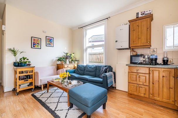 3 bedroom flat to rent - Photo 1