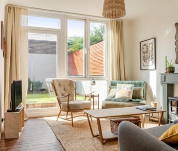 2 Bed Terraced House, Deventer Crescent, SE22 - Photo 2