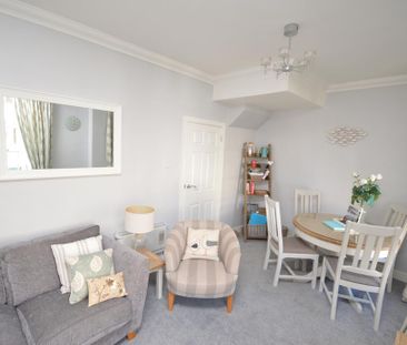 2 bedroom maisonette to rent - Photo 2