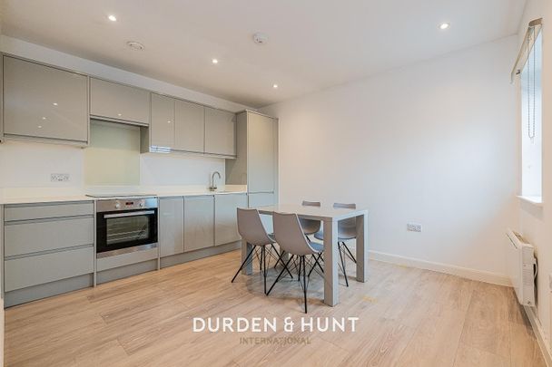 High Street, Hornchurch - Photo 1