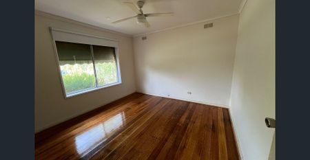 Renovated 3 Bedroom house in Prime location !!!! - Photo 5