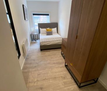 3 bedroom flat to rent - Photo 4