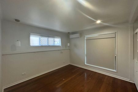 CHARMING HOME FOR RENT IN BARNEY POINT WITH 5KW SOLAR AVAILABLE NOW! - Photo 3