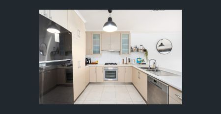 4 Bedroom Home in Kilburn - Photo 4