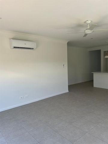 Modern & Stylish Newly Built Home in Bellbird Plac - Photo 2