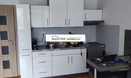 PRENÁJOM: slnečnej garsónky s loggiou – začiatok Petržalky, Fedinova ulica - Fotografia 3