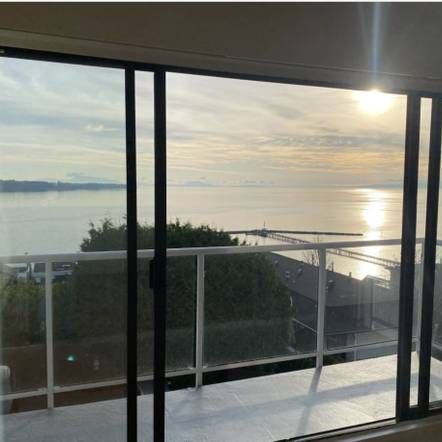 White Rock Ocean View Spacious 750sqft 1 Bedroom Corner Unit Apartment - Photo 4