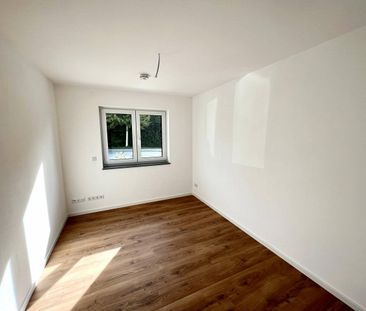 Erstbezug/Neubau Exklusive 3-Zimmer Wohnung mit Garten und 3 Stellplätzen in Straubing - Photo 4