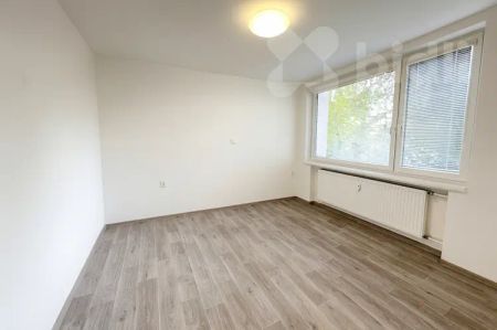 Pronájem bytu 3+1 v České Budějovice, Pražské Předměstí - Photo 3