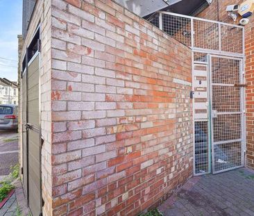 Poplars Court, Poplars Road, London, E17 - Photo 1