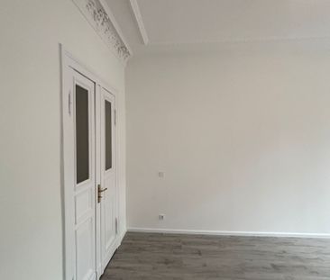 Sanierte und moderne Altbauwohnung mit Wohlfühlgarantie! - Photo 1