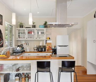 PRIME LOCATION WITH SPACIOUS YARD!! - Photo 5