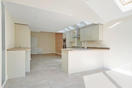 3 bedroom terraced house to rent - Photo 5