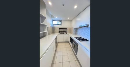 Fully Furnished Spacious 3 Bedder At Hurstville Central Location - Photo 5
