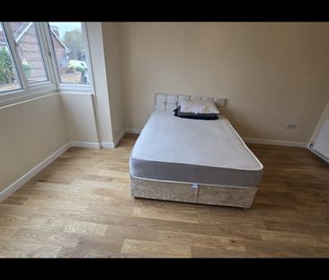 Room in a Shared House, Atkinson Road, E16 - Photo 1