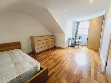 4 bedroom terraced house to rent - Photo 3