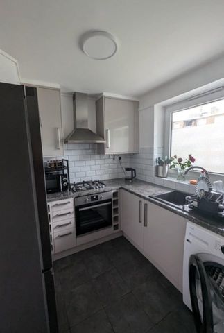 Room in a Shared Flat, Rochfort House, SE8 - Photo 3