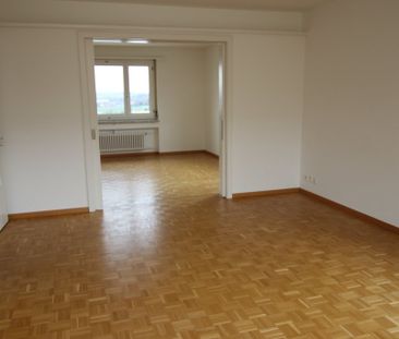 Geräumige Familienwohnung an zentraler Lage in Dielsdorf - Photo 2