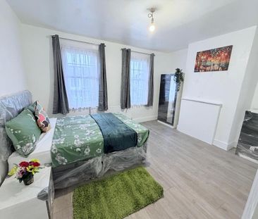 5 bedroom semi-detached house to rent - Photo 5