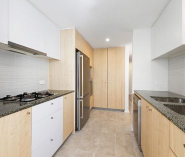 Peaceful Two Bedroom Apartment With Private Sunny Courtyard - Unfur... - Photo 5