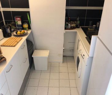 Location Appartement 3 pièces 70m² PARIS 10ème - Photo 4