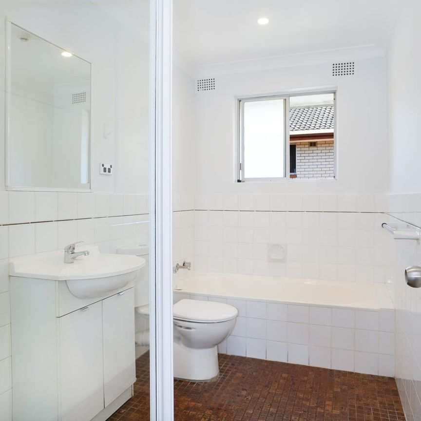 SUNNY, NEWLY UPDATED BEACH SIDE APARTMENT! - Photo 1