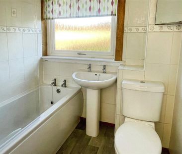 3 bedroom end of terrace house to rent - Photo 6