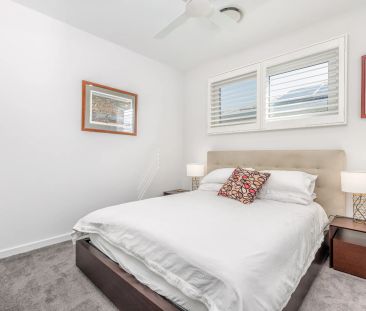 Modern Executive Waterfront Residence - Photo 3