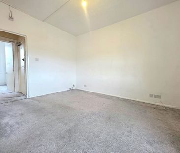 1 bed Apartment To Let - Photo 5