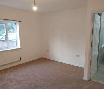 5 Bed Detached House, Stoneyholme Avenue, M8 - Photo 4