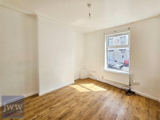 2 bedroom end of terrace house to rent - Photo 1