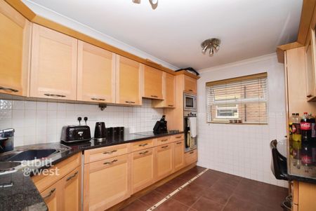 2 bedroom flat to rent - Photo 5