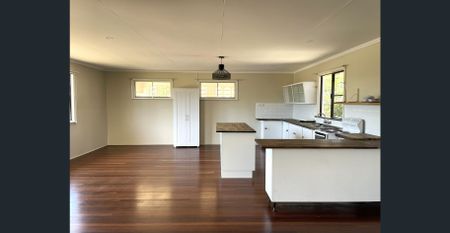 COMFORTABLE 3 BEDROOM PROPERTY WITH OPEN-PLAN LIVING - Photo 5