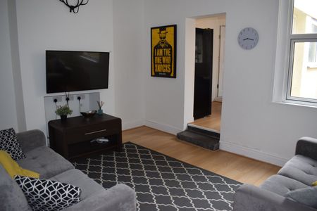 Double room- Large communal space - Photo 2