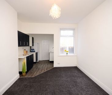 2 bed flat to rent in Wharton Street, South Shields, NE33 - Photo 4