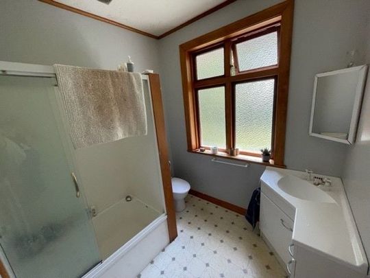 Charming 4BR Hataitai Haven w/ Garden - Photo 1