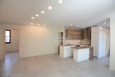 For rent Apartment, Bács-Kiskun county Kecskemét Belváros, 1. emelet, nappali+3 szoba, erkély, garázs – 5. fotó