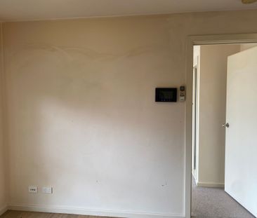 - Modern Apartment in Central Springvale - Photo 6