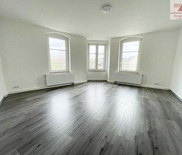 Frisch saniert – Moderne 3-Raum-Dachgeschosswohnung in Aue zu vermieten - Photo 2