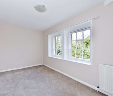 Three bedroom house in the popular village of Nuneham Courtenay - Photo 1