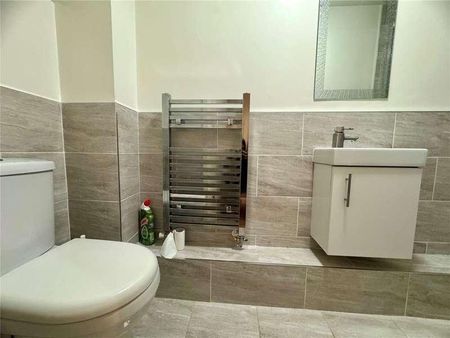 Pearcy Close, Harold Hill, Romford, RM3 - Photo 4