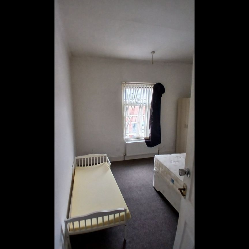 2 Bed Terraced House, Jesmond Road, CV1 - Photo 1