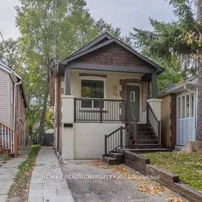 Fabulous Reno'd Bungalow On A Fantastic Oversized 165 Ft Deep Lot - Photo 4