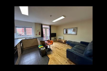 Room in a Shared House, Hathersage Road, M13 - Photo 5