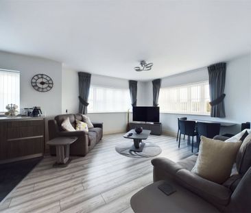 2 bedroom Flat in Rosebay Crescent, Warfield - Photo 4